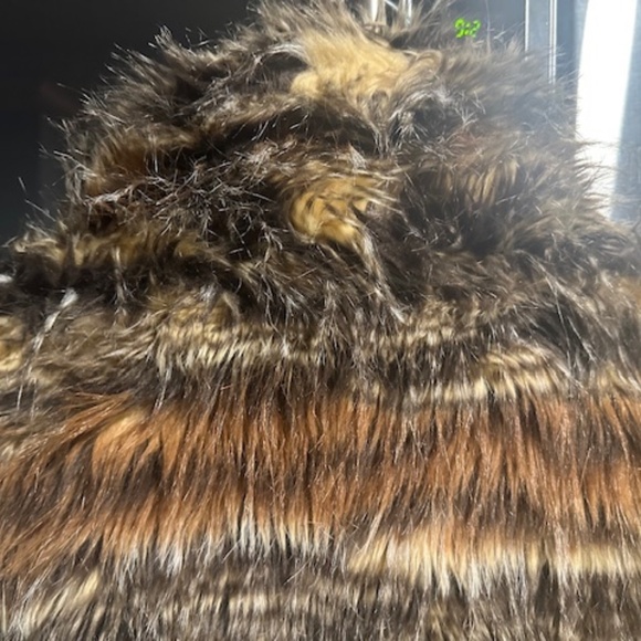 Brand New/Never Worn Stunning Faux Fur Multi- Colored Coat (M) - Picture 7 of 12